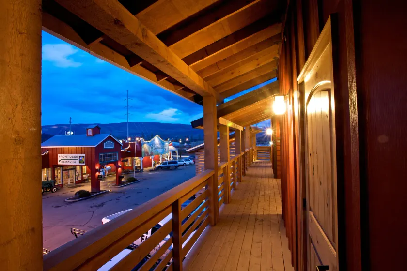Cousin's Country Inn - Image 1