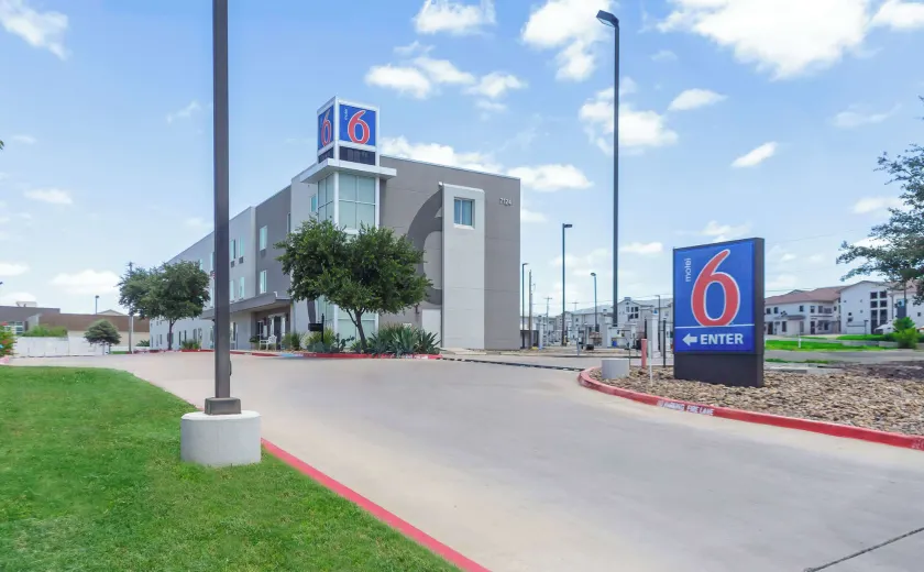 Motel 6-Laredo, TX - Airport - Image 1