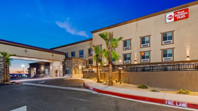 Best Western Plus New Barstow Inn & Suites - Image 1