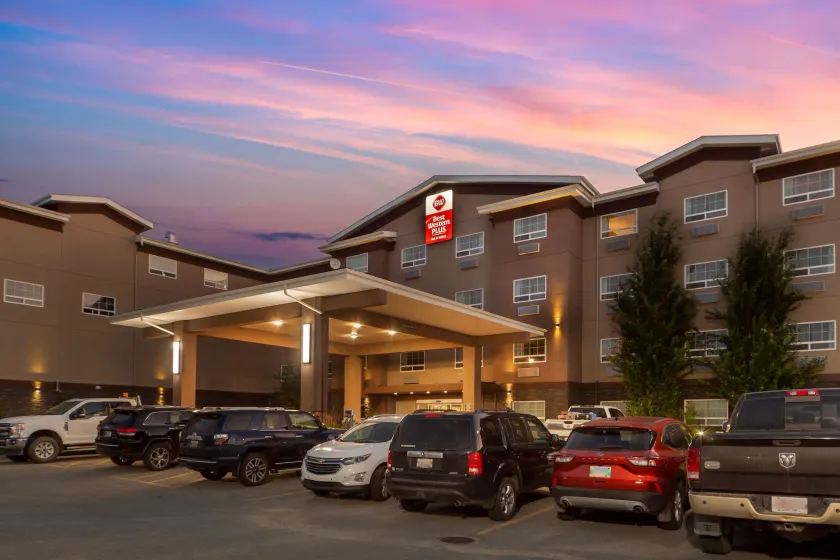 Best Western PLUS Fort Saskatchewan Inn & Suites - Image 1