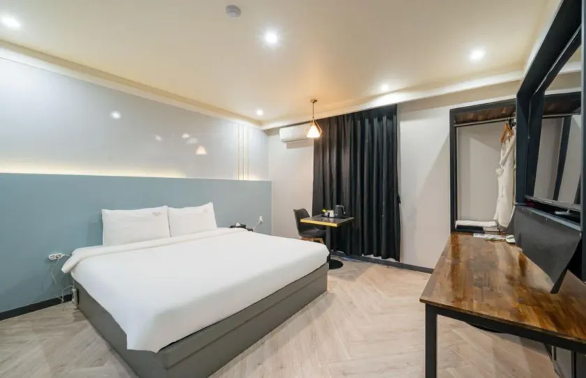 Masan First Class Hotel - Image 1