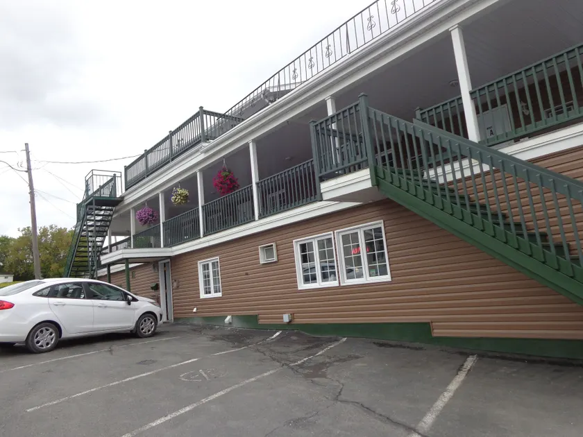 Happy Motel - Image 1