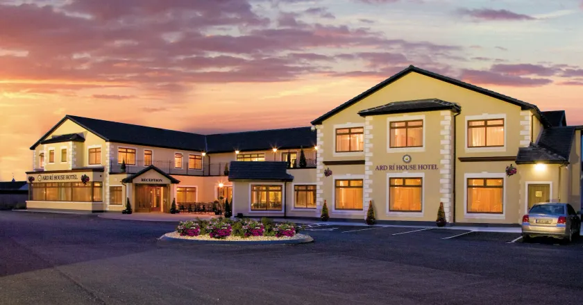 Ard Ri House Hotel - Image 1