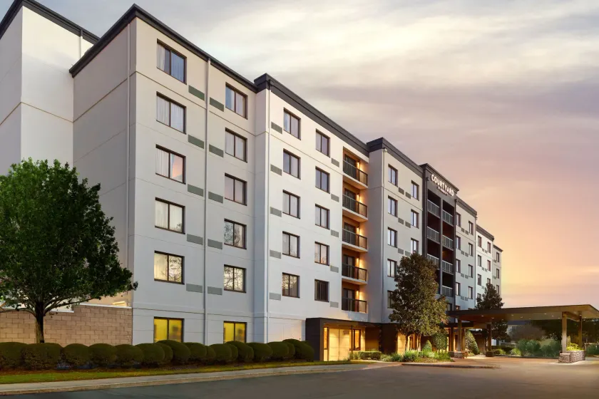 Courtyard by Marriott New Orleans Metairie - Image 1