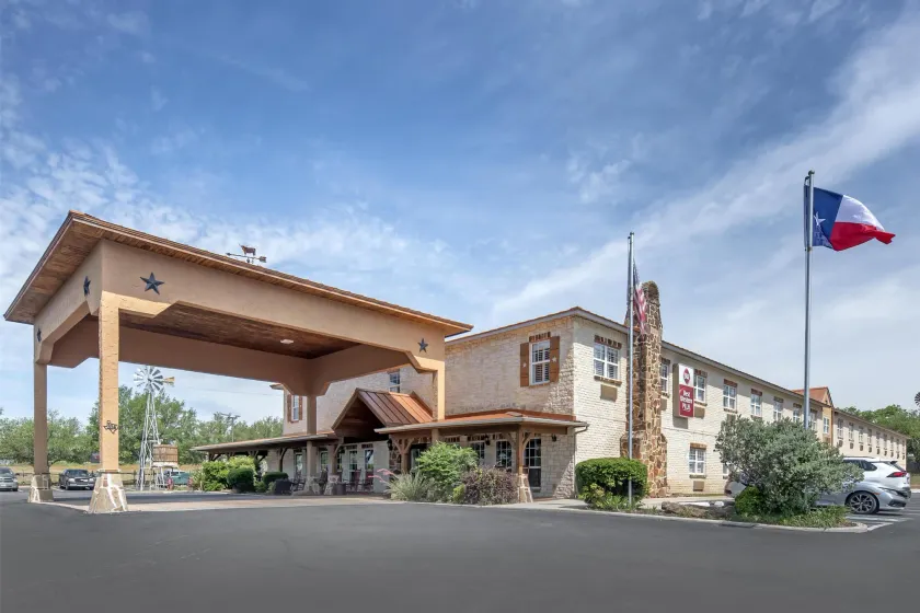 Best Western Plus Fredericksburg - Image 1