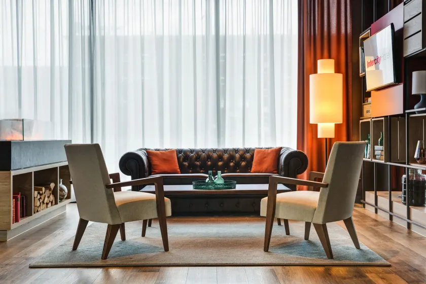 IntercityHotel Duisburg - Zona de estar del vestíbulo