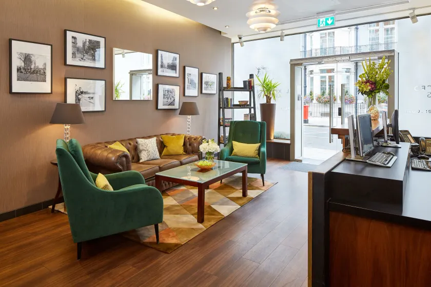 Cheval Harrington Court at South Kensington - Lobby sitting area