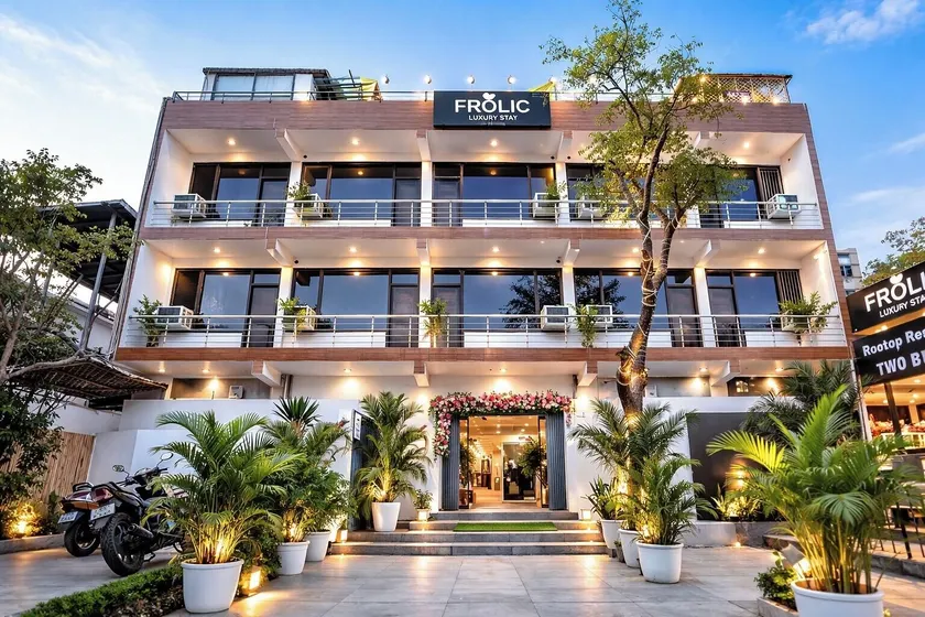 Frolic Hotel Near Sec 52 Noida Metro Station - Image 1