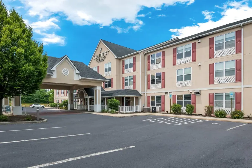 Country Inn & Suites by Radisson, Harrisburg Northeast - Hershey - Image 1