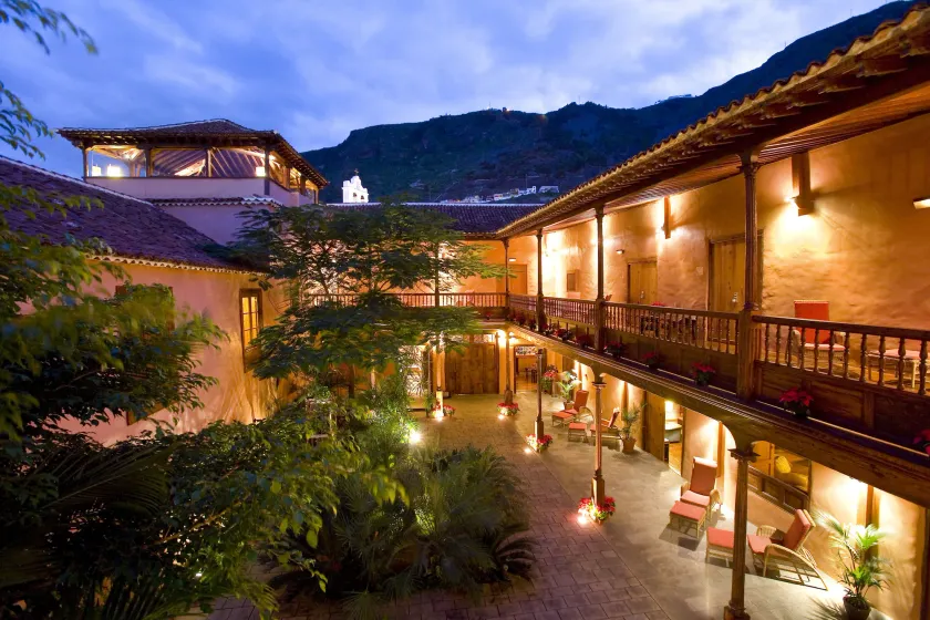 Hotel LIVVO La Quinta Roja - Image 1