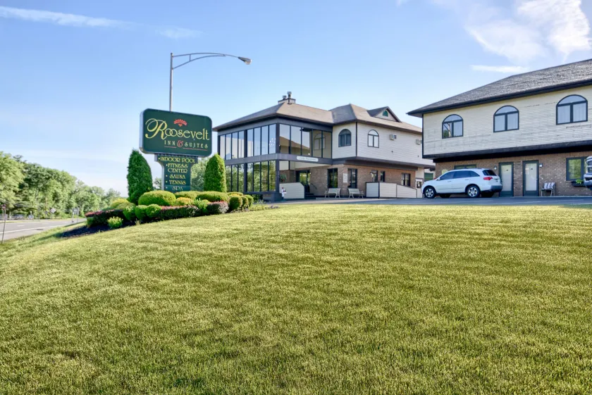 Roosevelt Inn & Suites Saratoga Springs - Image 1