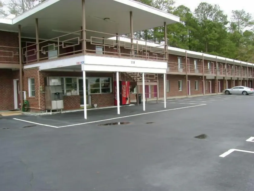 Sherwood Motel - Image 1