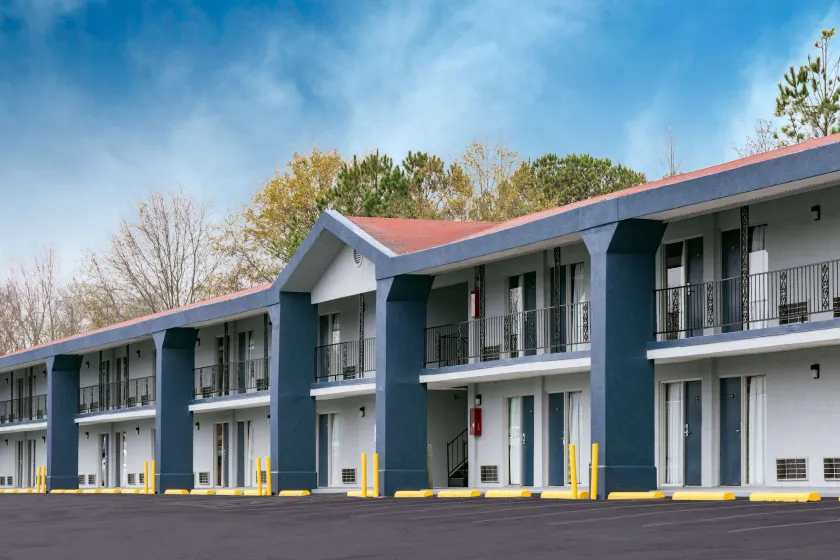 Super 8 by Wyndham Locust Grove - Image 1