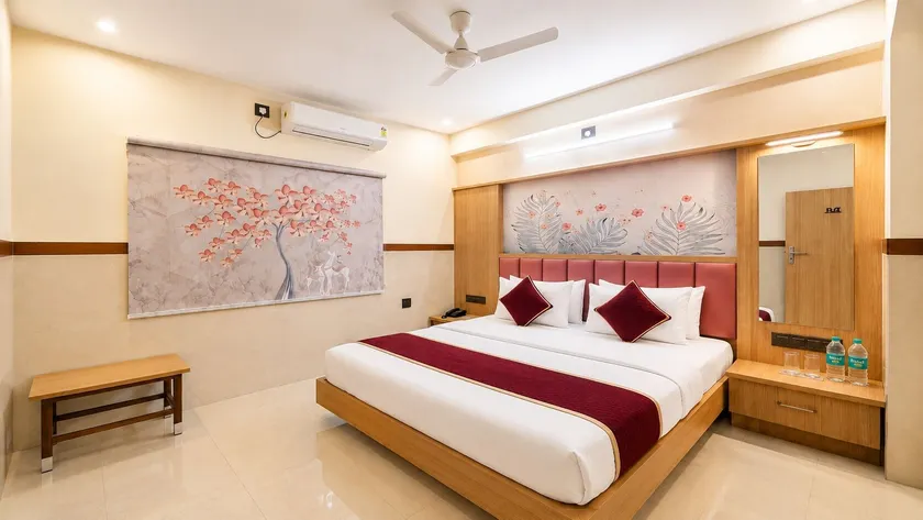 Hotel Shreenidhi Dwarka - Image 1