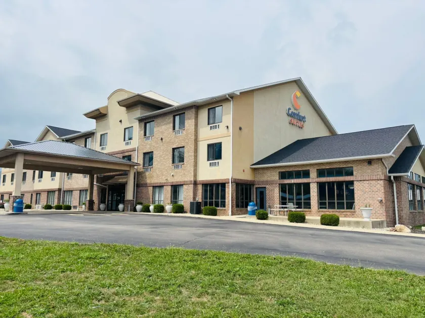 Comfort Suites Plymouth near US-30 - Image 1