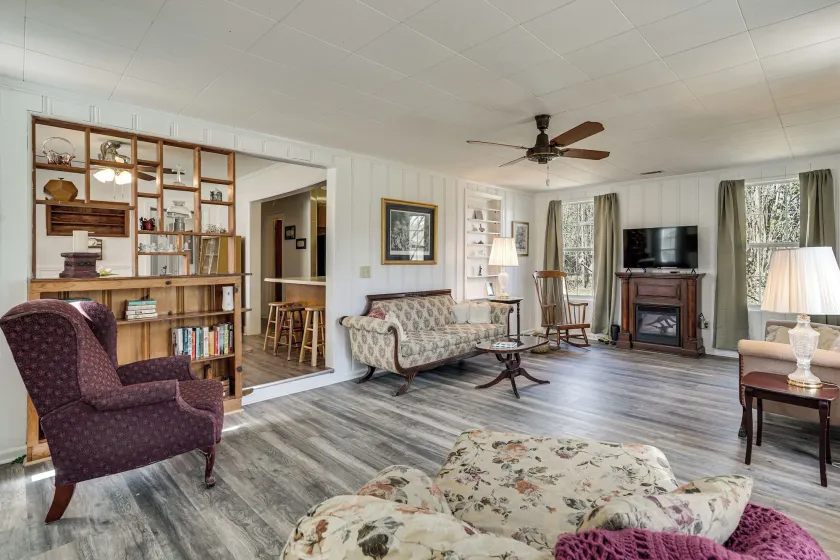 2-acre Farmhouse w/ Animals! Allendale Retreat - Image 1