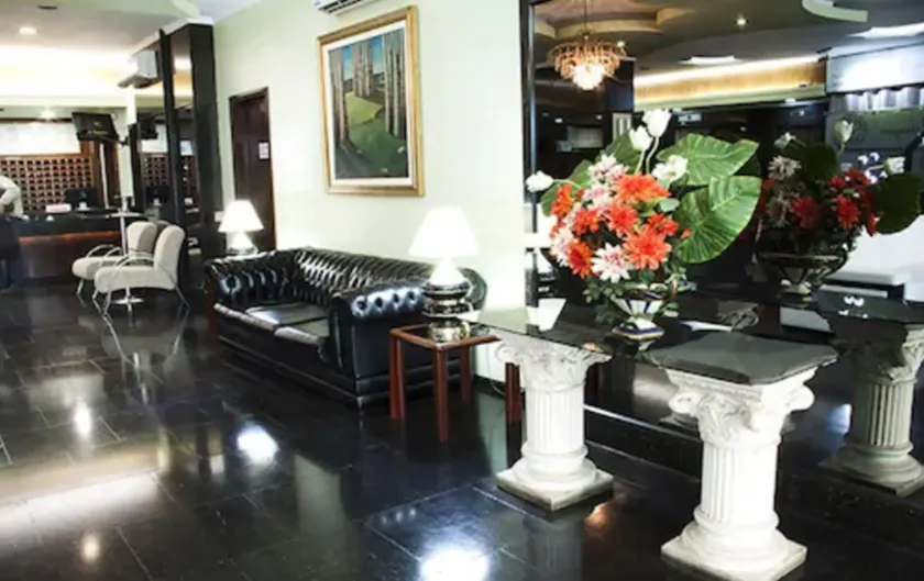 Hotel Verde Plaza - Image 1
