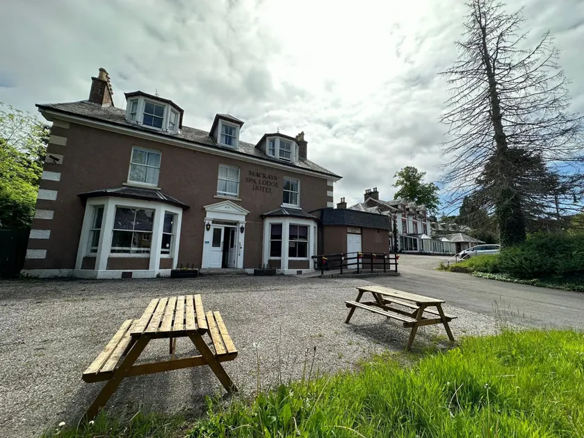 Mackay's Spa Lodge Hotel - Image 1
