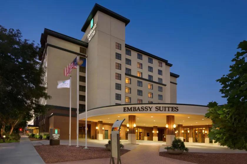 Embassy Suites Lincoln - Image 1