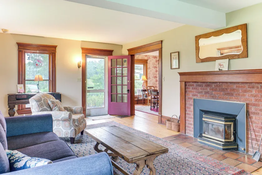 2 Mi to Chardon Square: Family Farmhouse Escape - Image 1