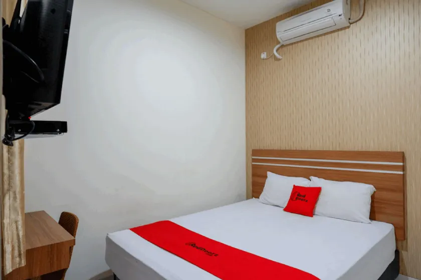 RedDoorz near Living Plaza Purwokerto - Image 1