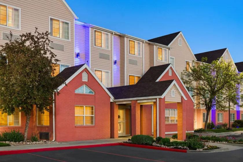 Microtel Inn & Suites by Wyndham Salt Lake City Airport - Image 1