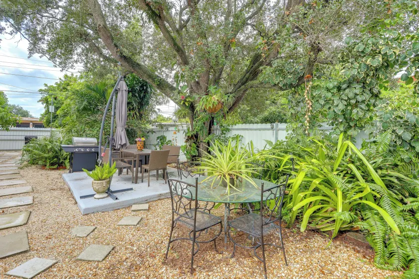 'chez Mercedes Suite' w/ Terrace in North Miami! - Image 1
