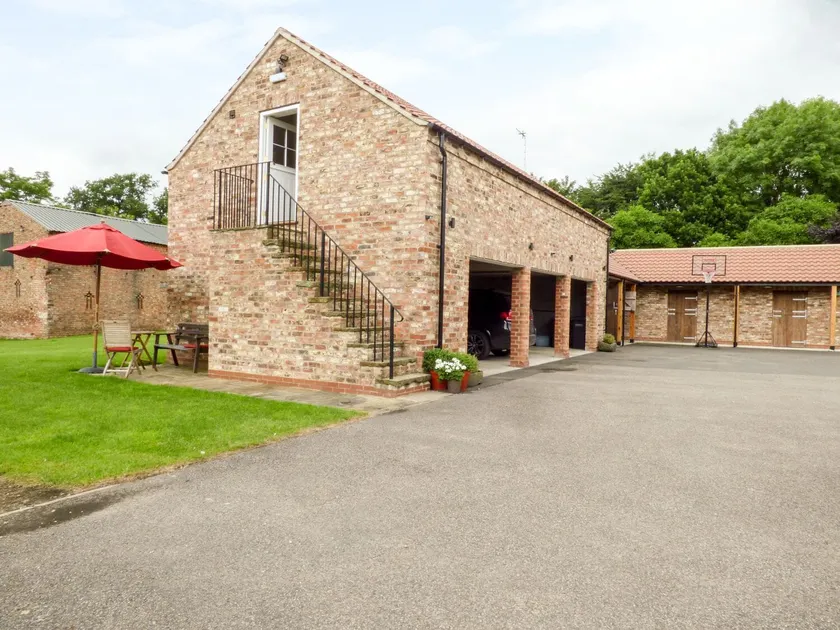 The Stables, Crayke Lodge, EASINGWOLD - Image 1