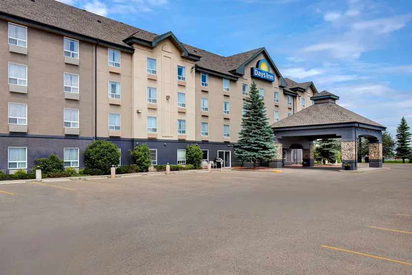 Days Inn by Wyndham Medicine Hat - Image 1
