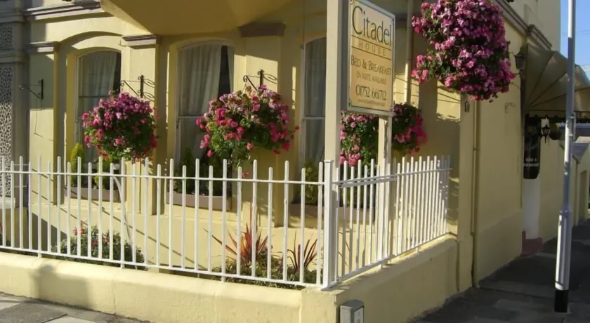 Citadel House Hotel - Image 1