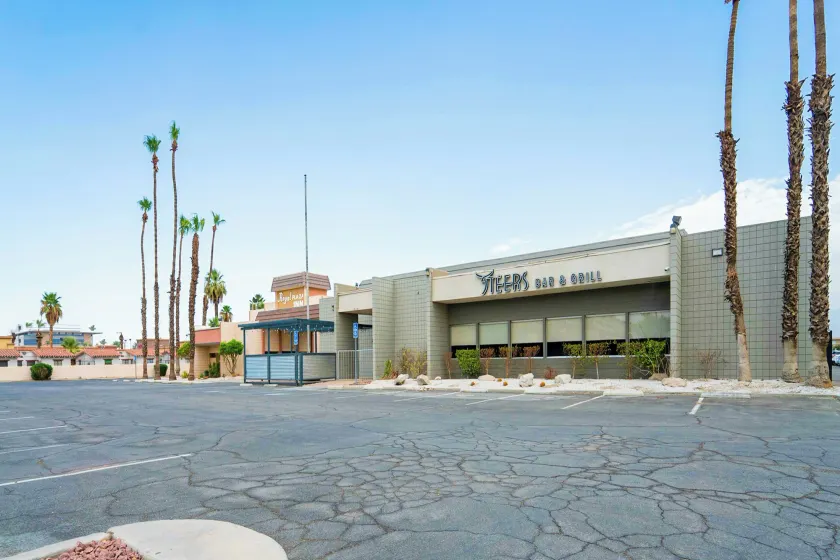 Royal Plaza Inn - Image 1