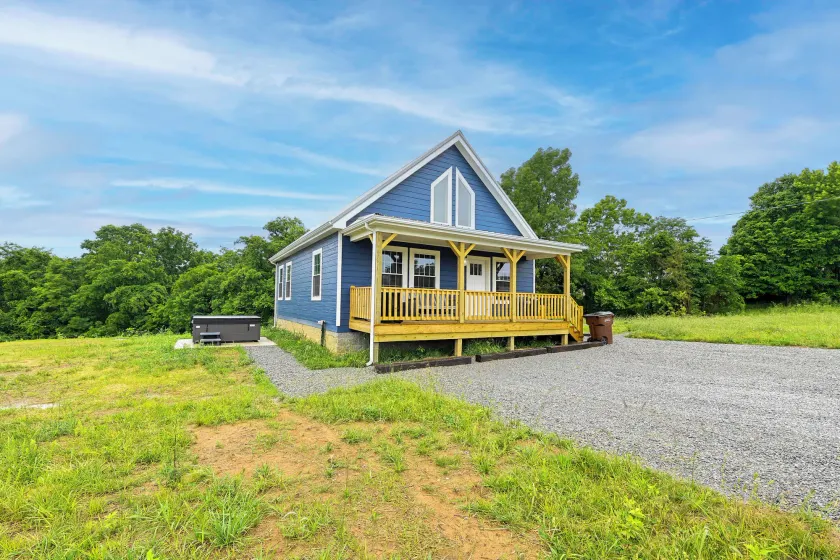 Pet-friendly Home w/ Hot Tub & Yard in Willisburg! - Image 1