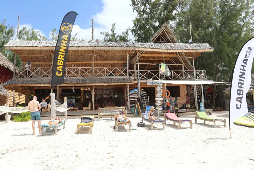 Coconuts Bandas - Image 1