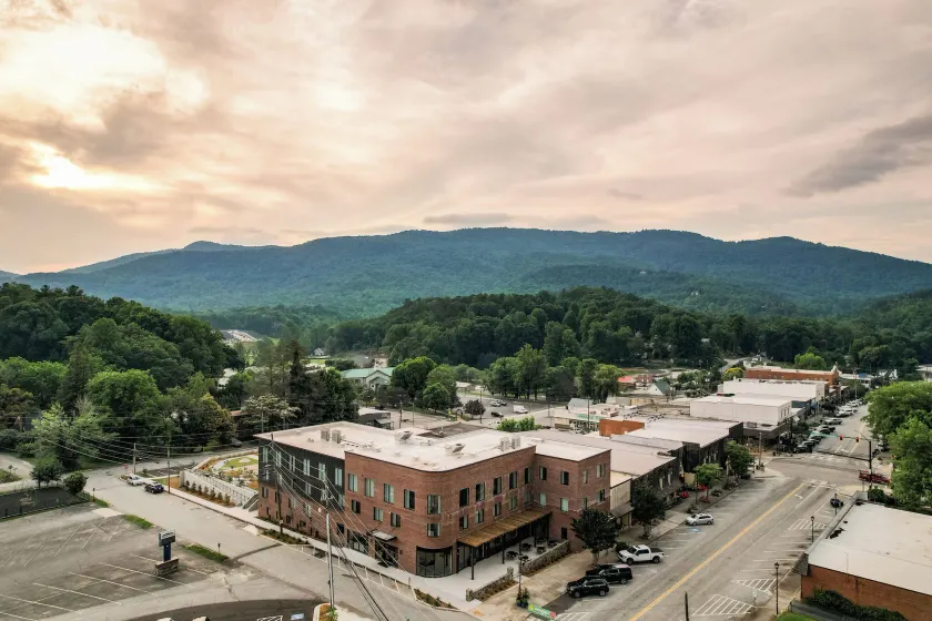 Bridge Creek Inn - Image 1