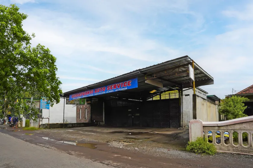 Hotel O Kost Auto Syariah Anggaswangi - Image 1