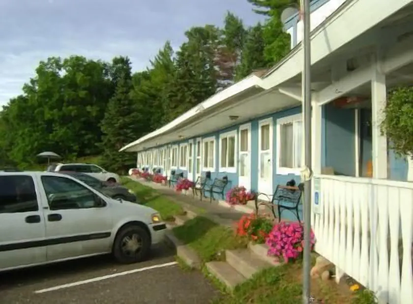 Carla's Inn - Image 1