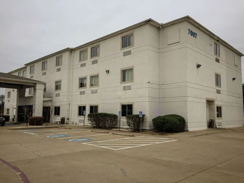 Motel 6-Woodway, TX - Image 1