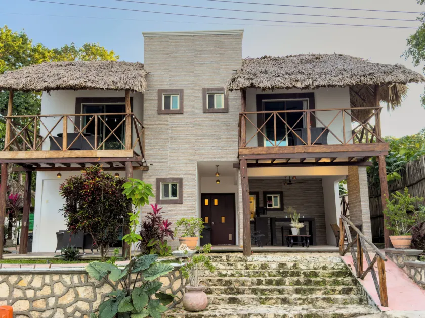 Hotel Pancho Villas - Image 1