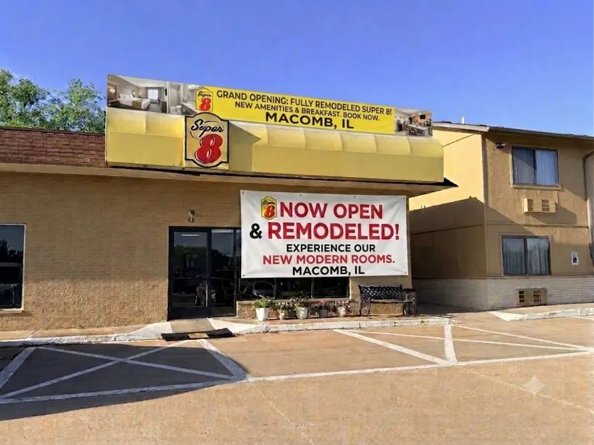 Super 8 by Wyndham Macomb - Image 1
