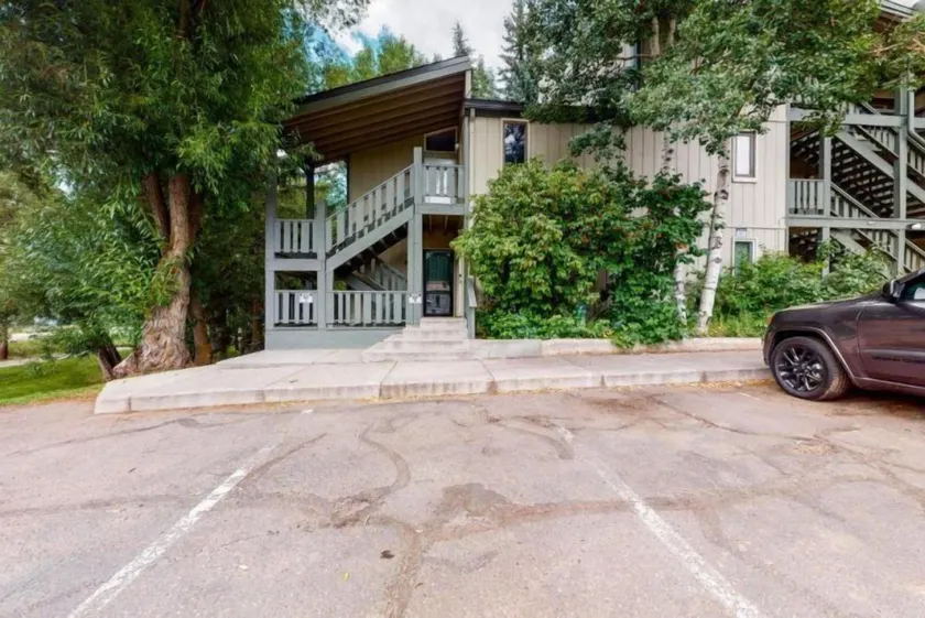 Sandstone Neighborhood 2 Bedroom Condo - Along Shuttle Route! - Image 1