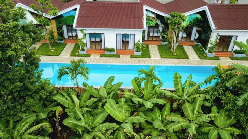 Commander Lodge - Image 1