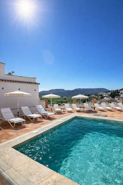 Avanel Boutique Apartments - Image 1