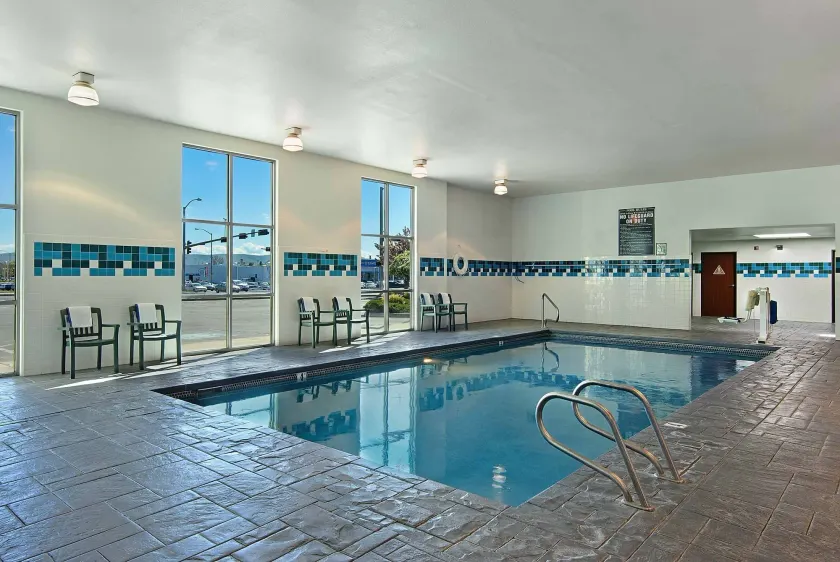 Oxford Suites Yakima - Image 1