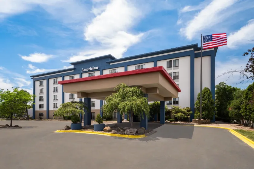 AmericInn by Wyndham Madison West - Image 1