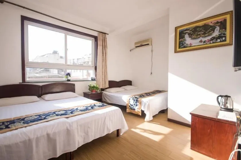 Liuzhuang Huayuhai Holiday Hostel - Image 1