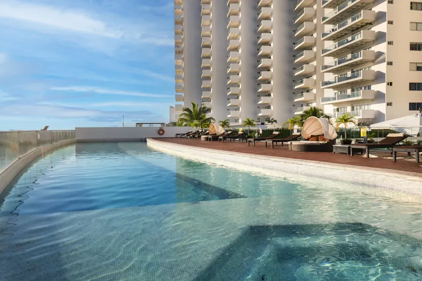 Suites Malecon Cancun - Image 1