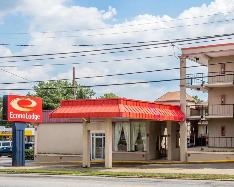 Econo Lodge Atlanta College Park - Image 1