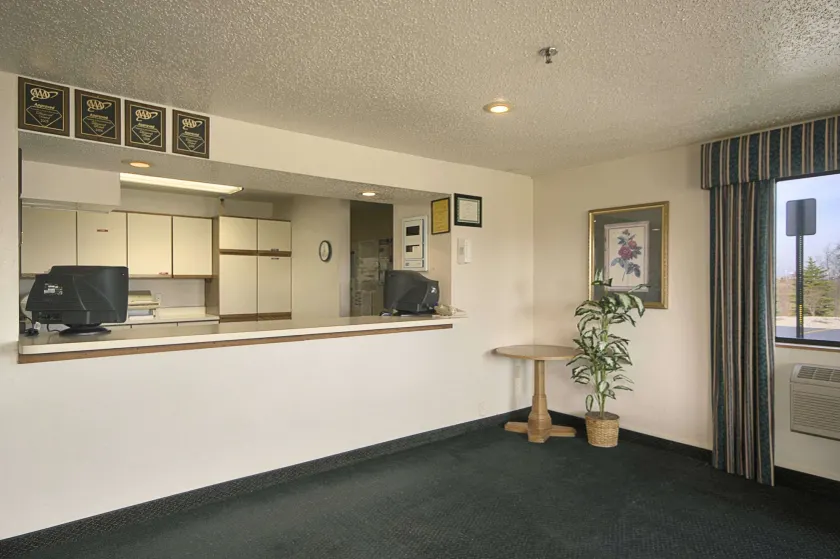 Travelodge by Wyndham Hudsonville - Image 1