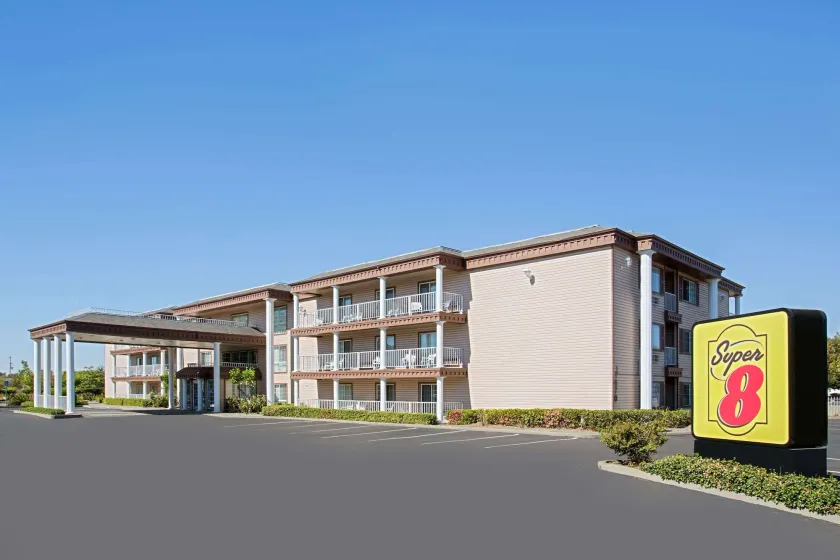 Super 8 by Wyndham Oroville - Image 1