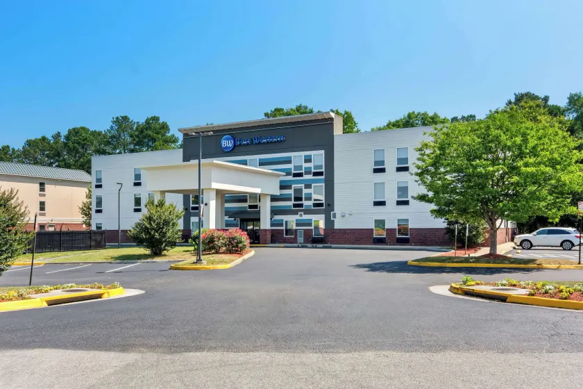 Best Western Doswell Hotel - Image 1